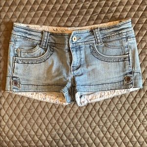 Refuge light denim shorts size 5